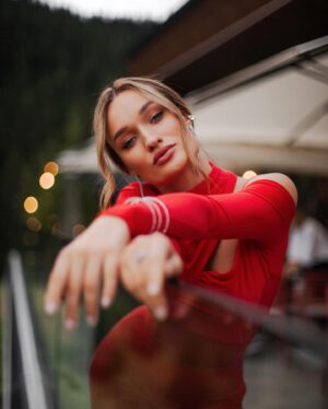 Diana Gloster Instagram - Які ми гарні! І якою класною ідеєю було зробити дрес-код “RED”❤️🔥

Останній пост з Дня Народження Анічки☺️Такий душевний був вечір, та й вся поїздка, що хотілося зупинити час ✨Дякую тобі, магічна дівчинко @annatrincher_official 🥹🫂

Всі наші пригоди - в сторіз (дивіться, поки ще є, бо скоро сторіз зникнуть)😏

Бренд костюму выдмітила на 7 фото, а також залишаю в тг-каналі, як завжди)