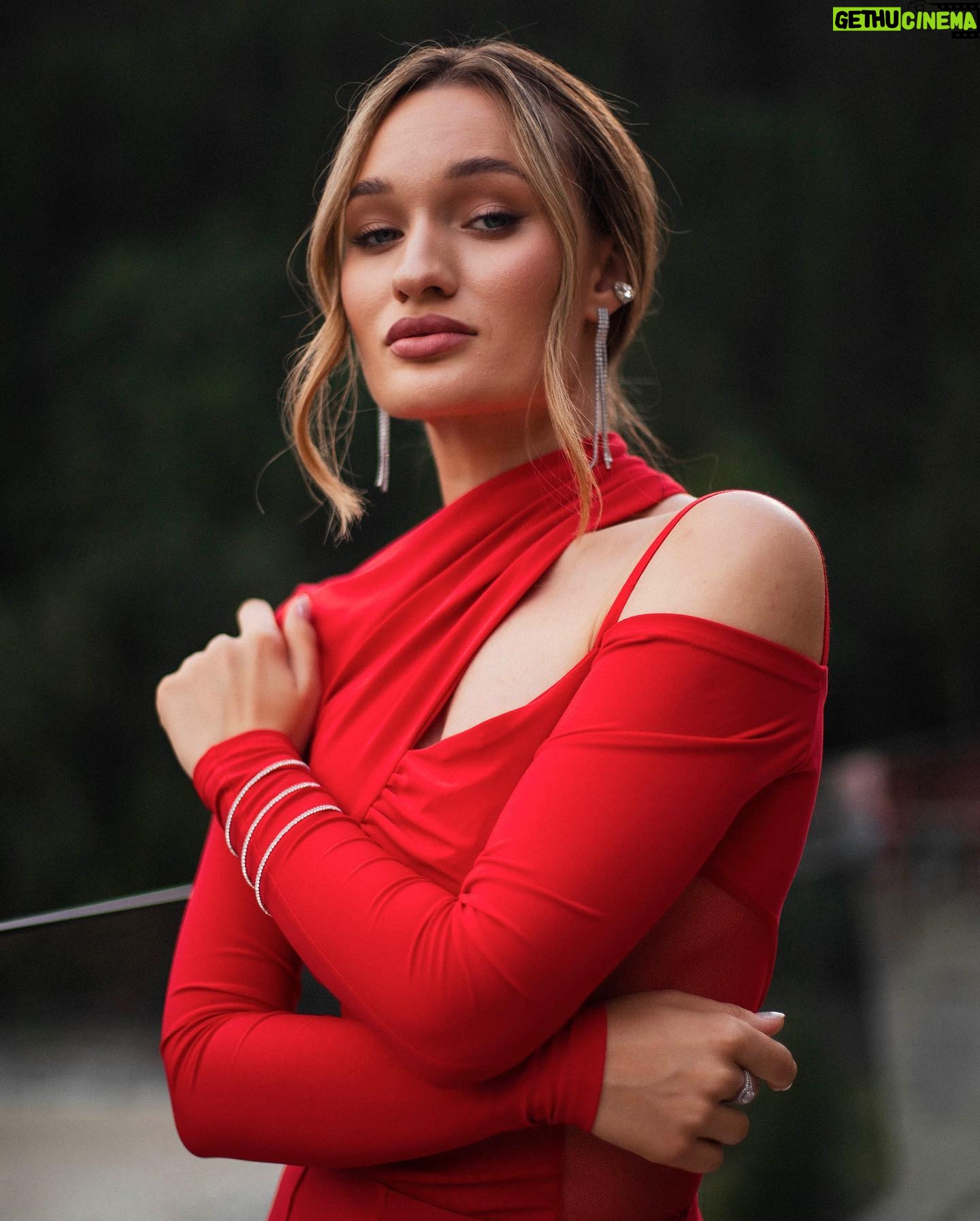 Diana Gloster - 7K Likes - Які ми гарні! І якою класною ідеєю було зробити дрес-код “RED”❤️🔥
Останній пост з Дня Народження Анічки☺️Такий душевний був вечір, та й вся поїздка, що хотілося зупинити час ✨Дякую тобі, магічна дівчинко @annatrincher_official 🥹🫂
Всі наші пригоди - в сторіз (дивіться, поки ще є, бо скоро сторіз зникнуть)😏
Бренд костюму выдмітила на 7 фото, а також залишаю в тг-каналі, як завжди)