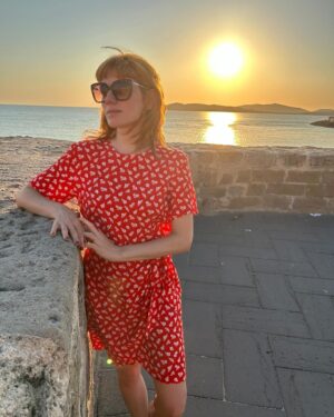 Diana Gómez Instagram - Molta sal a la pell, pasta, pessigolles i castells de sorra 🪁