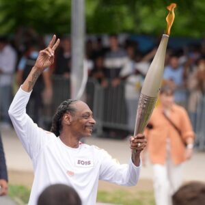 Diana Nyad Instagram - Did you watch the Opening Ceremonies
yesterday? I’ve covered several Olympic Games as a journalist and I found the elegance of the Paris Ceremonies more moving, more emotional than all the rest. Celine Dion brought the poignant echo of Edith Piaf to life in front of 300,000 spectators. From Coco Gauff and LeBron James carrying the American Team Flag to Snoop Dog adding his Olympics fervor, it was a sterling start to these two weeks of the best athletes in the world on glorious display. Oh, wouldn’t it be heartening to revive the ancient Greeks’ custom of all wars on the planet ceasing for the duration of the Games.
#olympics #paris2024 #nyad