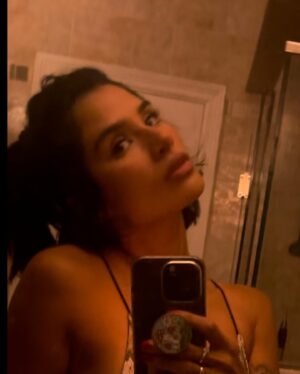 Diane Guerrero Instagram - Thank you god for my community. 
Thank you for:
Eating more birthday cake well after my birthday. 
Sailor moon shorts 
Swimming in Darryl’s supper cool tank 
Mediocre selfie in the mirror 
Dancing with Dawn to Straight Up 
Grub with my princess Erika 
Rene being a bashful sweetheart
Trying on all of Erika’s dresses 
Jennan and I on her porch after a watching whales jump out of the water. She said to me “You’re gettin maqlouba 🇵🇸😋.”