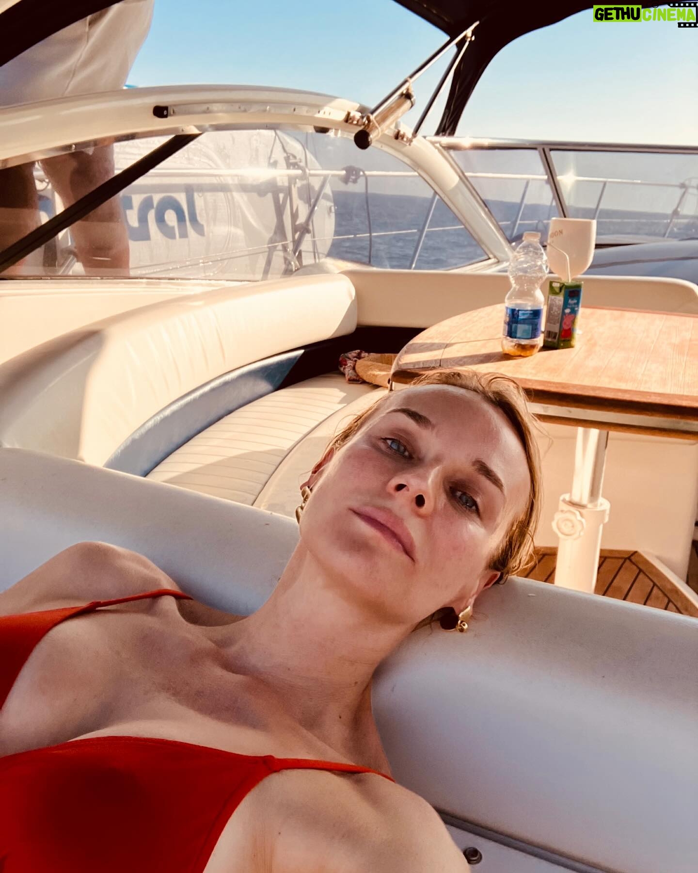 Diane Kruger - 22.9K Likes - 🐠