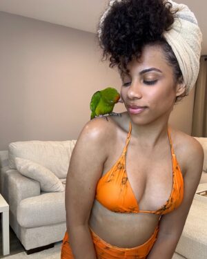 Diannisa Hernandez Instagram - Morir soñando 🦜🍊🧉