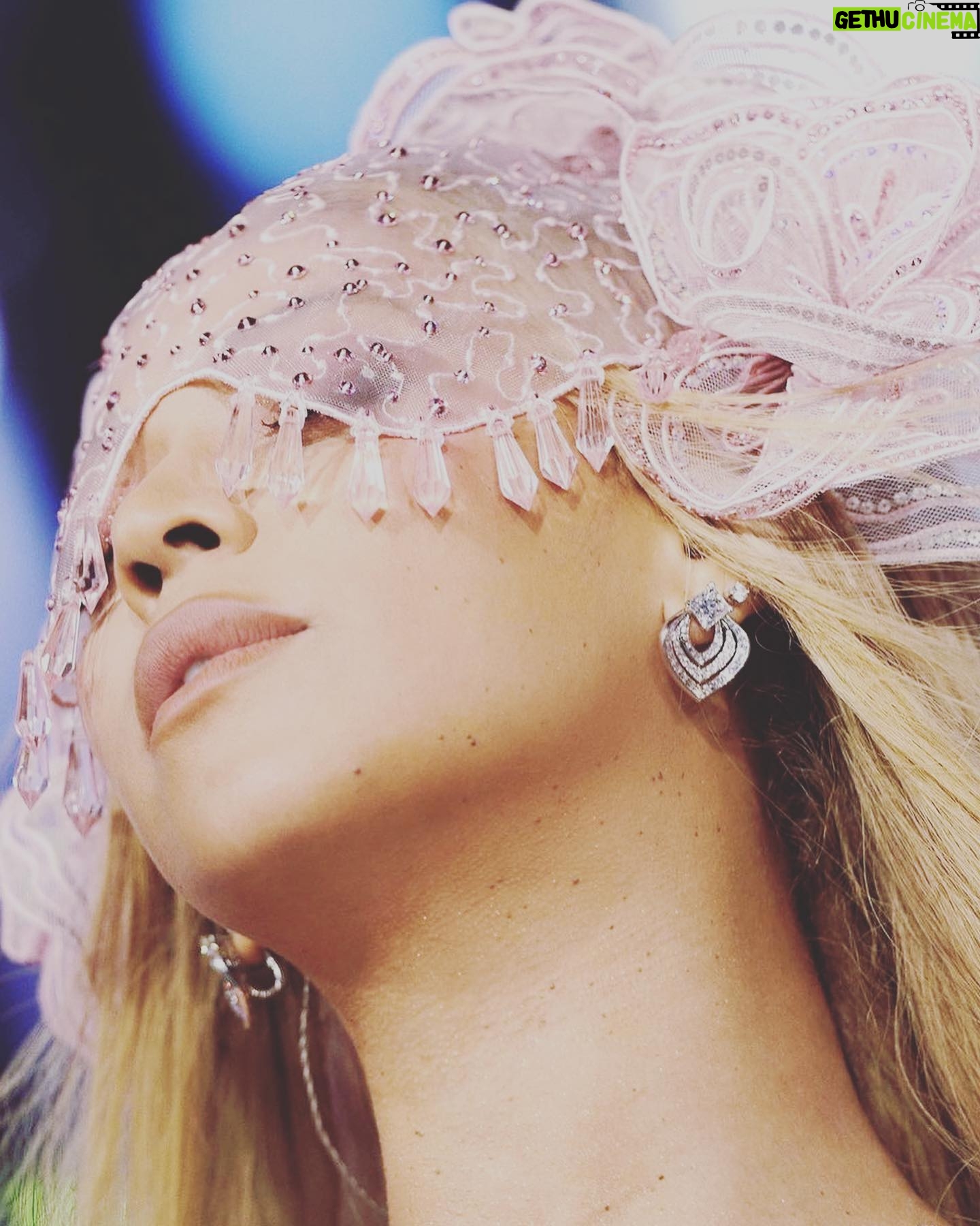 Dida Ritz - 3 Likes - 🥂🥂🥂🥂🥂🥂🥂🥂🥂🥂 But make it drag!!!!!!!!!