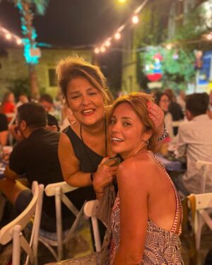 Didem İnselel Instagram - İnsan çok sevdiklerinin yanında bi bırakıyo ki kendini 😜🥰🙏🏼