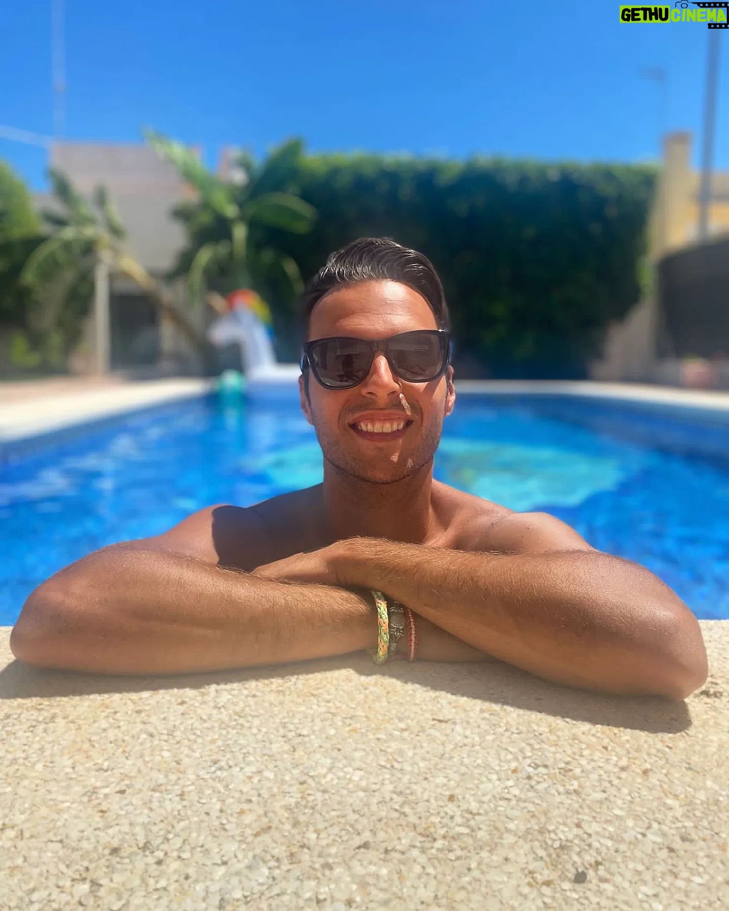 Diego Plaza - 2K Likes - Algunas historias tienen que acabar para que otras puedan continuar...