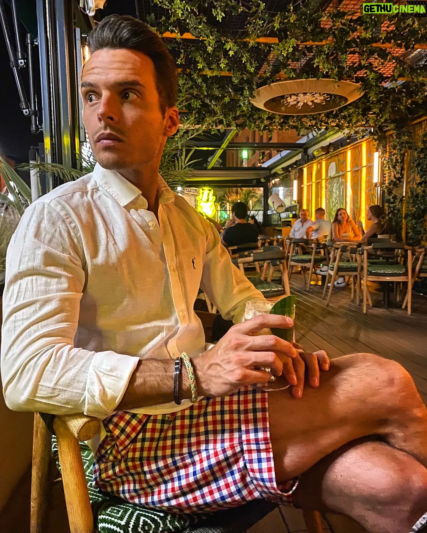Diego Plaza - 3K Likes - Hoy tenemos el último @elchiringuitotv de la temporada...y a partir de mañana cambiamos de 'chiringuito' 😜🍹