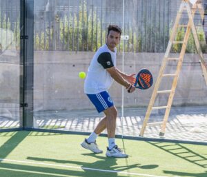 Diego Plaza Instagram - Brutal experiencia jugar al pádel gracias a @sportssantander @santander_es y @metodikaeventos en @rafanadalacademy y poder visitar el @rafanadalmuseum en Manacor! @adidas_es 🎾