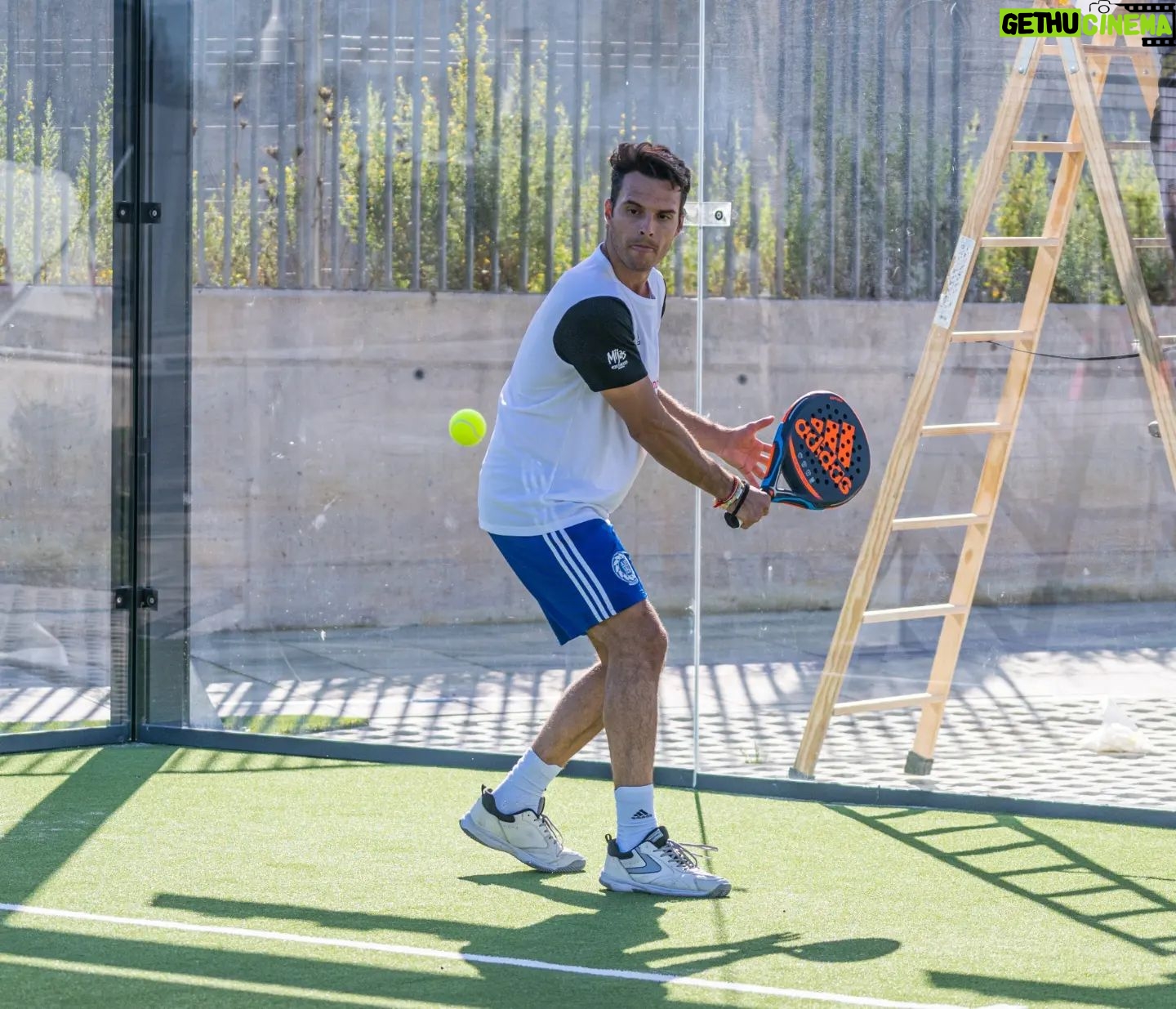 Diego Plaza - 2.5K Likes - Brutal experiencia jugar al pádel gracias a @sportssantander @santander_es y @metodikaeventos en @rafanadalacademy y poder visitar el @rafanadalmuseum en Manacor! @adidas_es 🎾