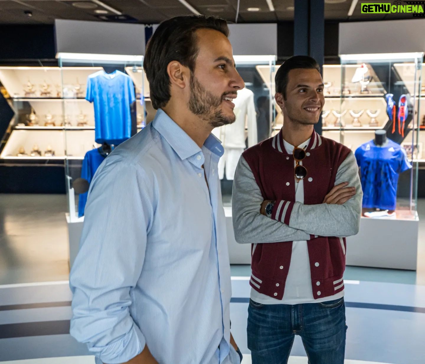 Diego Plaza - 2.5K Likes - Brutal experiencia jugar al pádel gracias a @sportssantander @santander_es y @metodikaeventos en @rafanadalacademy y poder visitar el @rafanadalmuseum en Manacor! @adidas_es 🎾