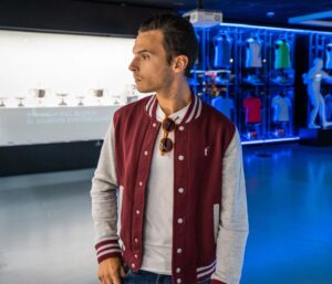 Diego Plaza Instagram - Brutal experiencia jugar al pádel gracias a @sportssantander @santander_es y @metodikaeventos en @rafanadalacademy y poder visitar el @rafanadalmuseum en Manacor! @adidas_es 🎾