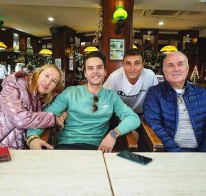 Diego Plaza Instagram - Feliz Navidad 💫 #PlazaCasals