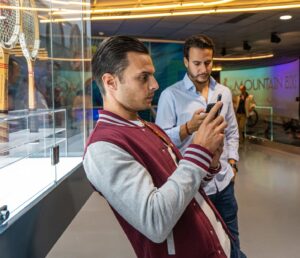 Diego Plaza Instagram - Brutal experiencia jugar al pádel gracias a @sportssantander @santander_es y @metodikaeventos en @rafanadalacademy y poder visitar el @rafanadalmuseum en Manacor! @adidas_es 🎾