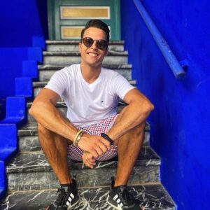 Diego Plaza Instagram - "Sé que siempre desviaste los focos...y bailaste al ritmo del terremoto" 🎵