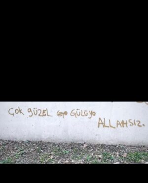 Dilara Aksüyek Instagram - Yaz geldi,hiçbir şeye üzülme ☀️