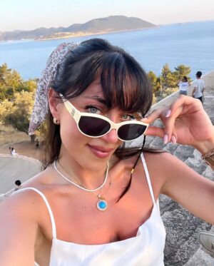 Dilara Büyükbayraktar Instagram - Weiß und blau🤍🩵