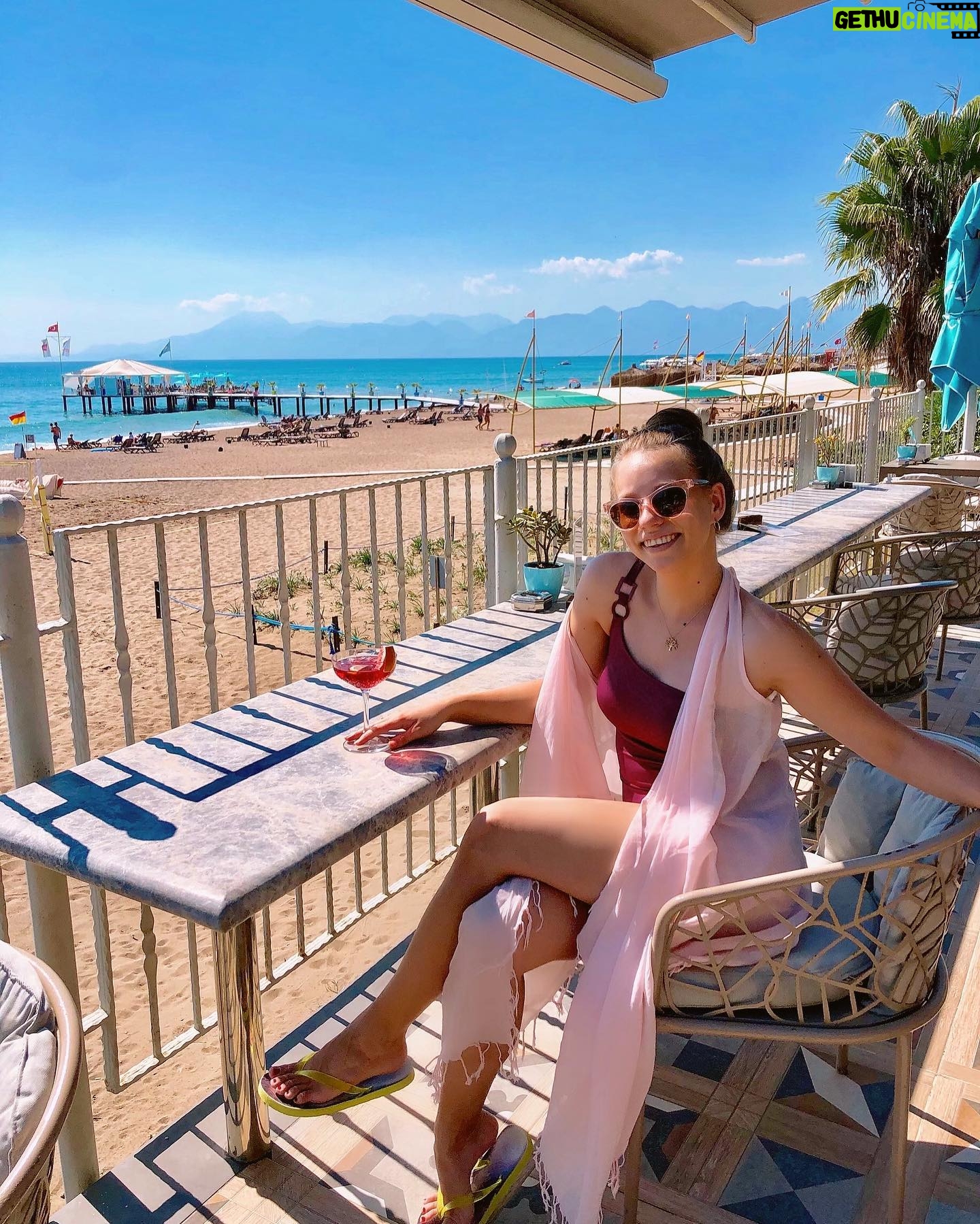 Dilara Mücaviroğlu - 2.8K Likes - 🌞