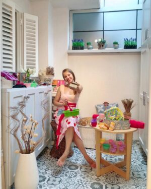 Dilara Mücaviroğlu Instagram - Yeni yeniden sabunlar yapmaya başladım!🌿🌼