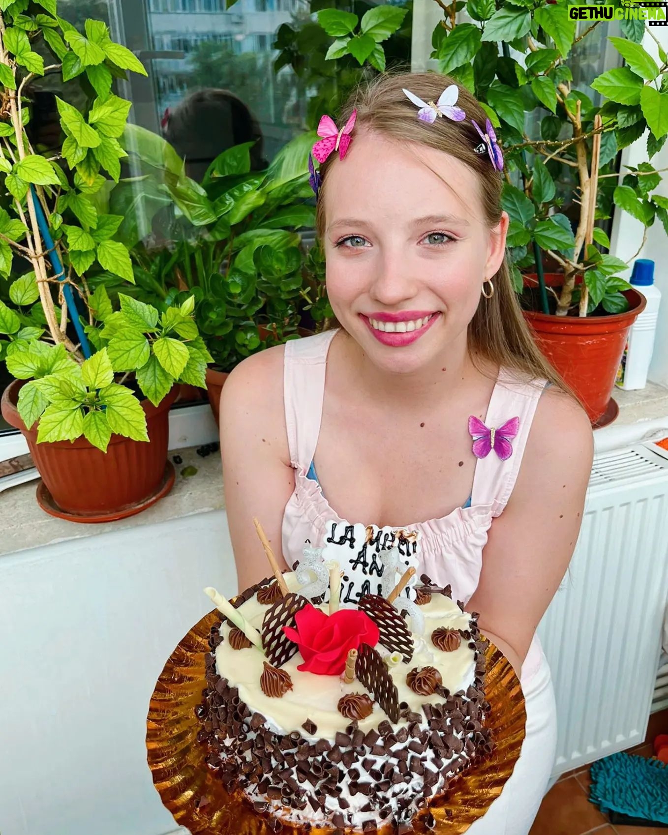 Dilara Mücaviroğlu - 3.7K Likes - 10 Temmuz! 💝🦋 26yaşım hoşgeldin..