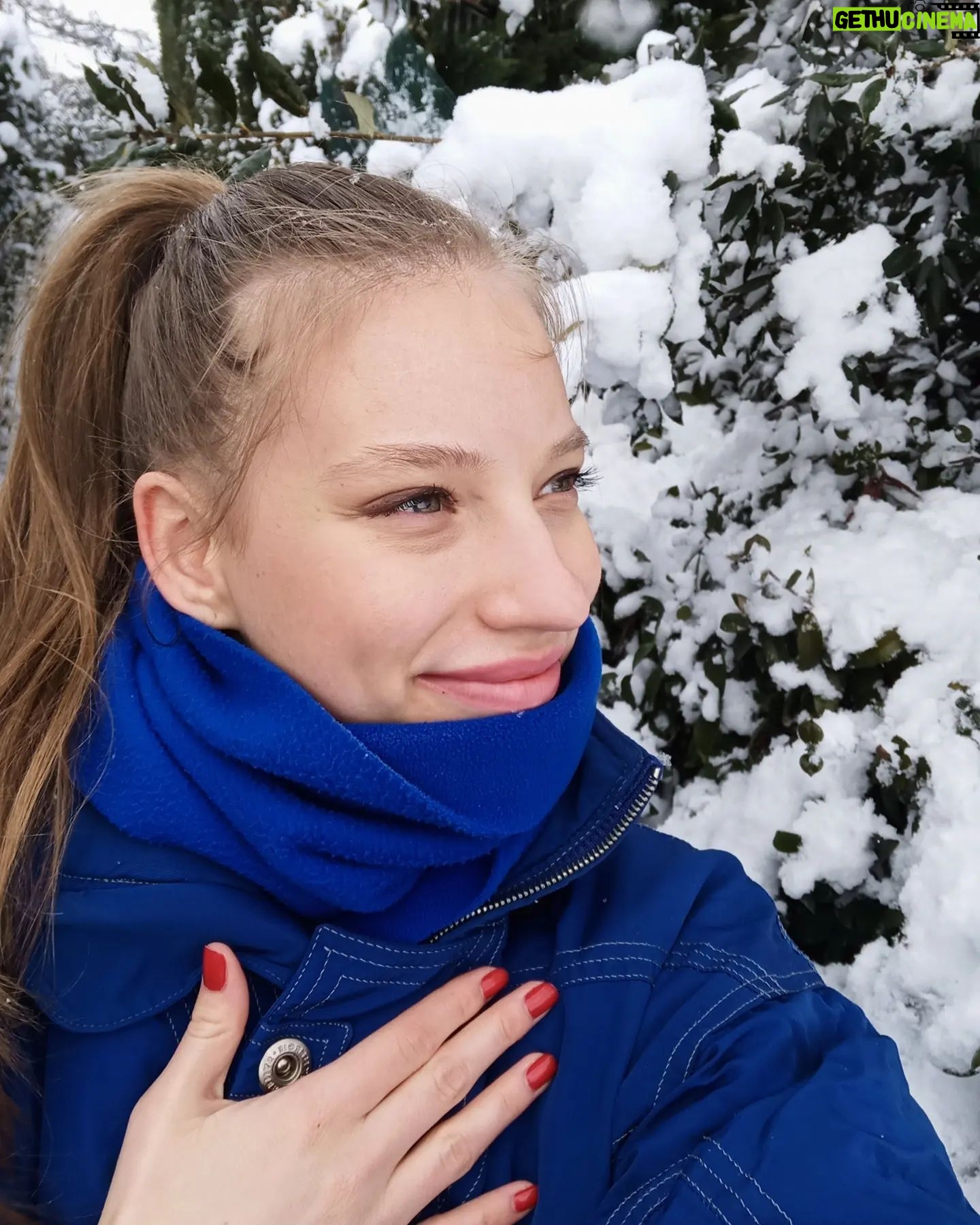 Dilara Mücaviroğlu - 2.9K Likes - Bir kar hikayesi daha.. 🌨️❄️☃️💙
