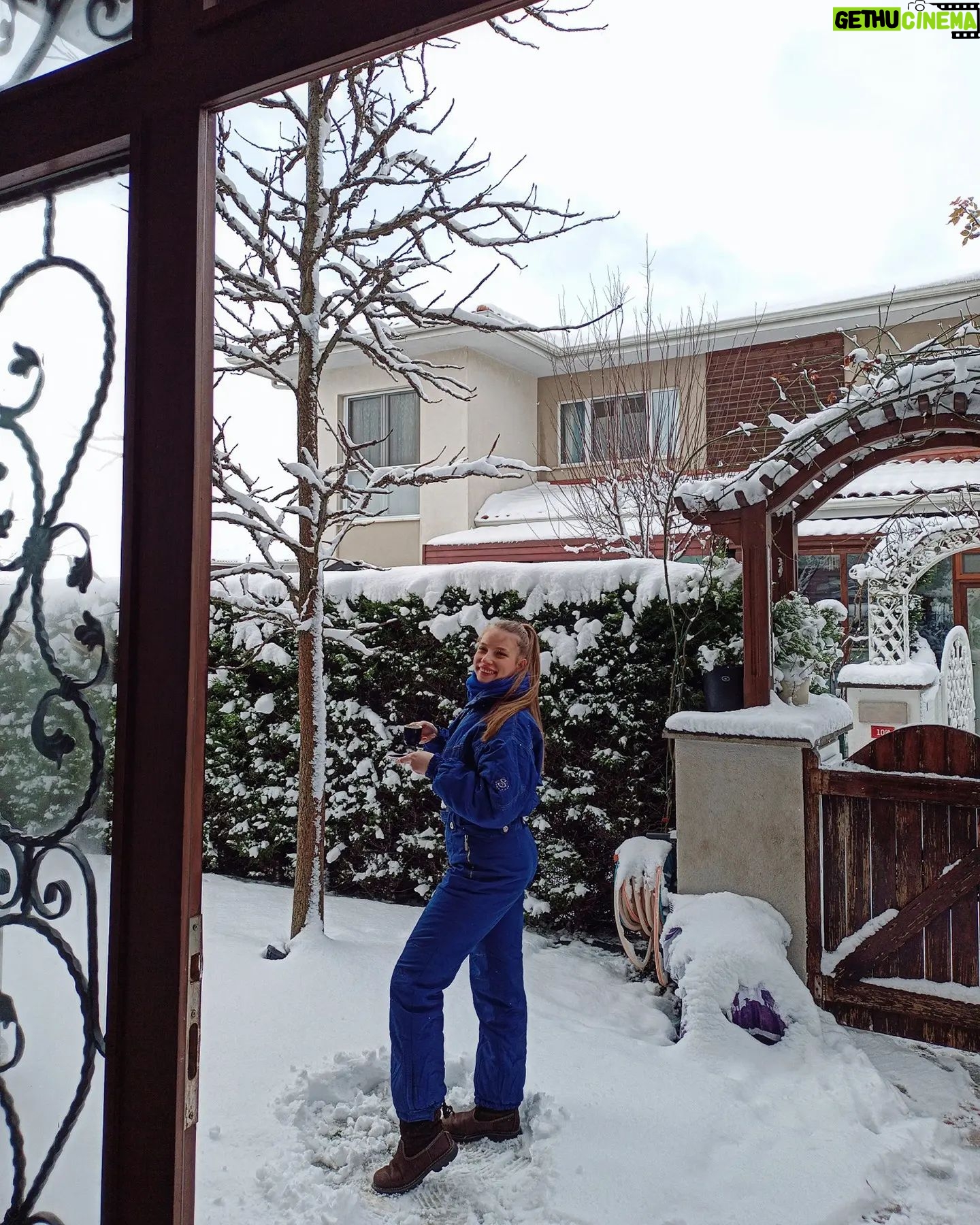 Dilara Mücaviroğlu - 2.9K Likes - Bir kar hikayesi daha.. 🌨️❄️☃️💙