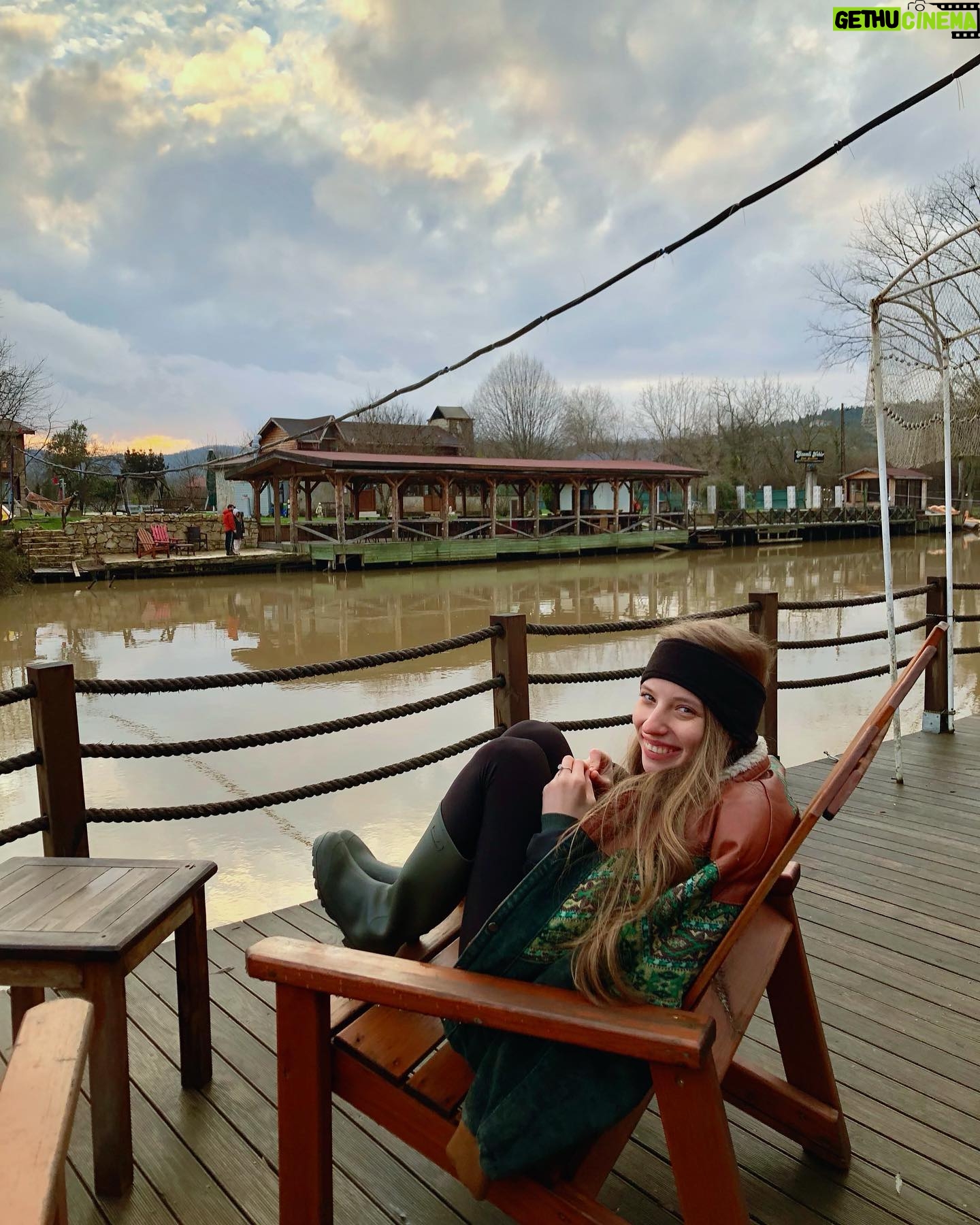 Dilara Mücaviroğlu - 7.4K Likes - 🙏🏻🎋🌦❣️