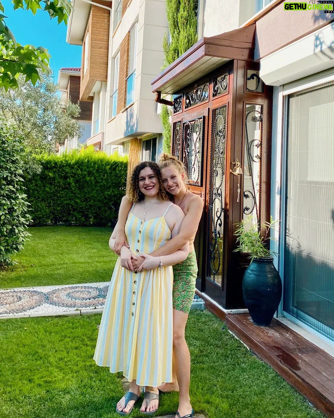 Dilara Mücaviroğlu - 1.3K Likes - Anı'mm sağlıklı, ailelerimiz ve hep birlikte olduğumuz nice mutlu çook güzel yaşların olsun! 💜🌸 İyi ki doğmuşsun 22 senelik dostum, can arkadaşım seni çok seviyorum çook! 👩🏻🤝👩🏼💞🎂💐🌺