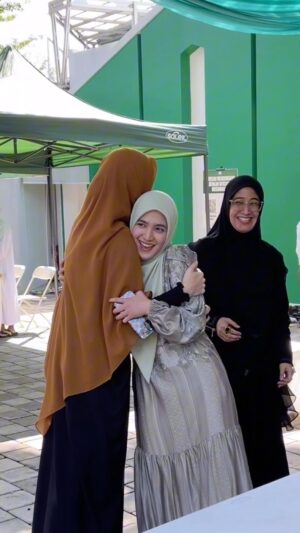 Dimas Seto Instagram - Aaaaaah seneng banget kemarin belajar bareng 🤗
Apalagi sama yg aku peluk ini, kangeeen