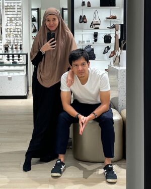 Dimas Seto Instagram - Ada yg bingung mau yg mana, gonta ganti terus ujung2 nya balik ke awal lagi heheh lope  u 😁