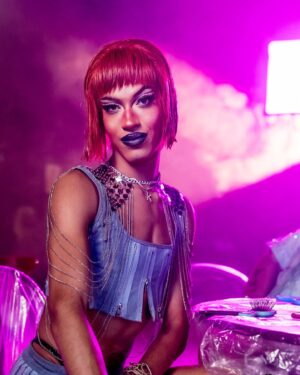 Dimitri Nana-Côté Instagram - throwback to my appearance on @thequeenpriyanka ‘s iconic #comethrough music video ❤️‍🔥😈

photo @miabokhari 
Stylist @amber_watkins