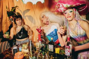 Dimitri Nana-Côté Instagram - ⚜️BONNE FÊTE NATIONALE LES BABES!⚜️

📸 @jeansebastiensenecal
🧚 @poe.mtl
🤡🤡🤡 @petula_claque @kikiwannakaikai & @emm.otionaldamage

#fetenationale #drag #dragqueen #photography #photoshoot #partydesoussol #drinkreponsibly