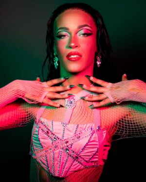 Dimitri Nana-Côté Instagram - FACE💕
📸 by @jonathanbmchoi
(still not over that gorgeous shoot)

#portrait #dragqueen #drag #canadasdragrace #coloredlights