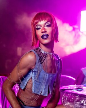 Dimitri Nana-Côté Instagram - throwback to my appearance on @thequeenpriyanka ‘s iconic #comethrough music video ❤️‍🔥😈

photo @miabokhari 
Stylist @amber_watkins