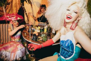 Dimitri Nana-Côté Instagram - ⚜️BONNE FÊTE NATIONALE LES BABES!⚜️

📸 @jeansebastiensenecal
🧚 @poe.mtl
🤡🤡🤡 @petula_claque @kikiwannakaikai & @emm.otionaldamage

#fetenationale #drag #dragqueen #photography #photoshoot #partydesoussol #drinkreponsibly