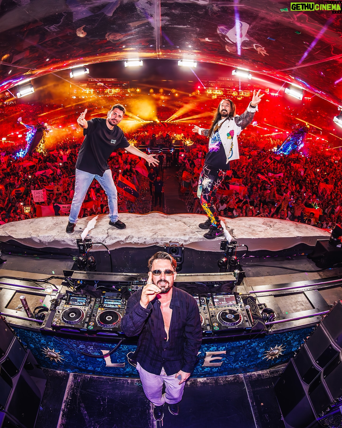 Dimitri Vegas - 90.7K Likes - TOMORROWLAND 20 YEARS OF MADNESS š„
We had the honor of closing Weekend 1 of Tomorrowlandās 20th anniversary, and it was beyond anything we could have wished for. Thank you to everyone involved in making this happen! ā¤ļø