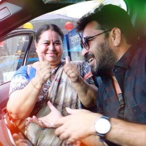 Dinesh Gopalsamy Instagram - 🙌🏻 The best gift you receive in your lifetime is the blessings from your parents 🙌🏻