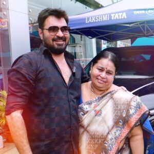 Dinesh Gopalsamy Instagram - 🙌🏻 The best gift you receive in your lifetime is the blessings from your parents 🙌🏻
