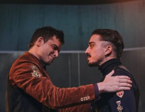 Diogo Martins Instagram - Chegou o grande dia. A estreia de um desafio que nunca tive em teatro e onde tenho aprendido com os melhores. Felizmente a sorte tem me acompanhado em grande parte dos projetos que faço e este é um deles. Especial 😊
RICARDO III de William Shakespeare no @teatrodatrindade , encenado pelo @marcopalco13 a quem agradeço sempre, e brilhantemente protagonizado pelo @diogoinfanteoficial 👏🏻
Num grupo que tenho como referência todos os atores que fazem parte, Silvia Filipe, Virgílio Castelo, @guilhermefilipe52 , @gabrielalrbarros , @romeuvala , @joao_p_vicente , @joaojesus__ , @brandao.de.mello , @gansaconstanca , @joanantunes_ , @inesmloureiro e obviamente que suportados pela maravilhosa equipa técnica do teatro. 
Estamos até 31 de Janeiro por isso reservem já o vosso bilhete 👌🏻

Agradecer ao maravilhoso @dino_alves_eu que tão bem nos vestiu 🙌🏻

Ph: @filipeferreiraphoto 🤘🏻
@carrelosquad #aculturaésegura ❤