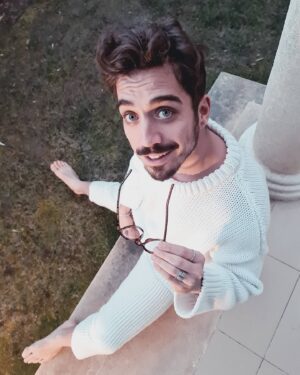 Diogo Martins Instagram - Quase a deixar a casa dos 20 mas com a mesma alma de puto que quero manter por mais 29 anos 😏😂
Estes 28 fizeram-me perceber que a gratidão é das coisas mais fixes que qualquer pessoa pode ter, que tenho tido sorte mas sem dedicação e trabalho não é possível ser melhor e que na verdade o que se leva de tudo isto são as memórias boas que podemos viver ao lado dos que mais amamos. 
Cruzei-me ao longo deste tempo com pessoas bem bonitas que hoje me presentearam com mensagens que me deixaram muito feliz, por isso obrigado a todos e preparem-se que para o ano haverá uma festa incrível, porque o trintão está a chegar 😎😜🤣🤣
OBRIGADO ❤