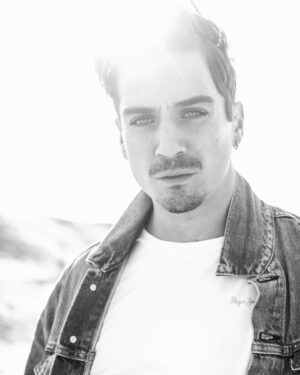Diogo Martins Instagram - 📸 : @whoeyegot 🙌🏻
@triangulodasbermudas 👌🏻
@levis_pt
#actorslife
#fashion
#photooftheday
#levis
#liveinlevis
