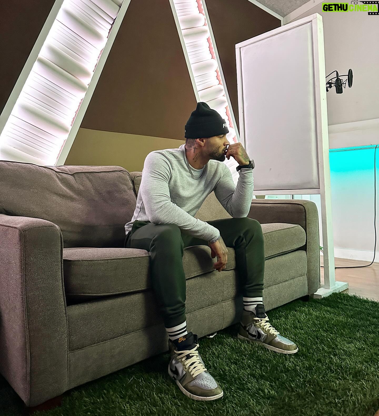 Dion Rome - 3 Likes - like a prison escape you ain’t stopping my shine..