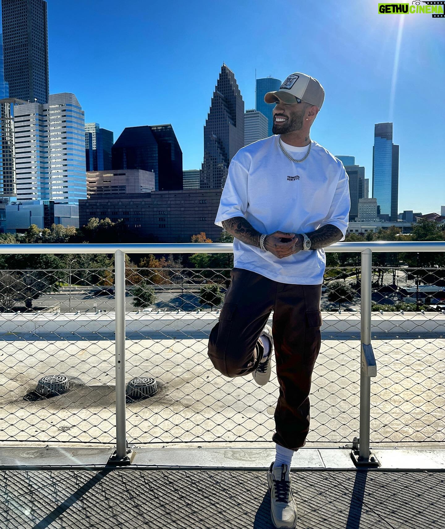Dion Rome - 3 Likes - city to city first when it all hit me
new lights sittin pretty I knew I could make it