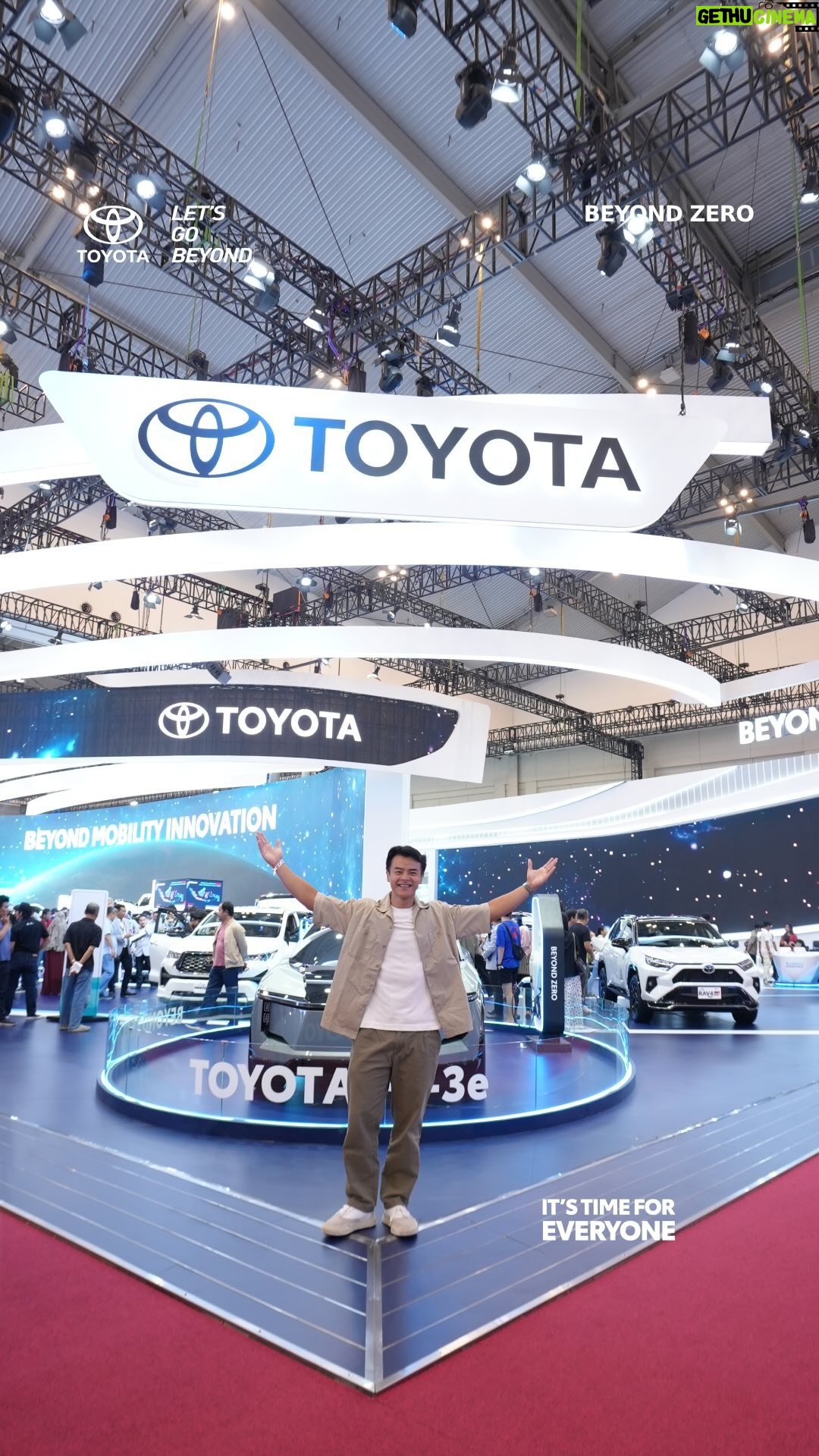 Dion Wiyoko - 1.9K Likes - Guys, udah pada ke GIIAS 2024 belom?
Ini keseruan gw kemarin waktu ke GIIAS booth Toyota di Hall 5, ICE BSD. @Toyotaid ngga pernah main-main kalau soal inovasi, dibuktiin dari line-up produk yang canggih dan semakin ramah lingkungan, dan terobosan baru yang bikin kita makin mudah berbuat baik bagi bumi lewat Toyota Mobile Waste Station dan aplikasi It’s Time for Everyone to Switch!
Kalian harus datang dan rasakan sendiri keseruannya Guys! Dan jangan lupa buat gabung dengan gerakan It’s Time for Everyone untuk masa depan yang lebih baik.
#ItsTimeforEveryone #ToyotaID #ToyotaGIIAS2024