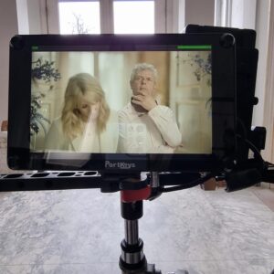 Dionne Stax Instagram - Een ‘behind the scenes’ van alweer het zevende(!) seizoen Van Onschatbare Waarde, dat VANAVOND om 21.05 op NPO1 begint! Kijken jullie? ⬇️

1. De experts, met dit jaar 2 nieuwe gezichten: de broers Roeland en Sebastiaan
2. Bloemetjesgordijn
3. Team ❤️ 
4. Stilleven van de ‘objectkamer’, waar experts de verkoper ontmoeten en we na de verkoop nog even napraten
5. Regisseur Dolf is het niet eens met wat ik zojuist heb verteld
6. Inspreken met m’n te gekke eindredacteur Marlies
7. Babbelen met de verkopers
8. Shot van een shot 
9. Juul en Bernhard saying hi
10. Vanavond dus om 21.05 @omroepmax_ op NPO1