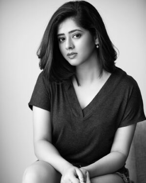 Ditipriya Roy Instagram - But I can see us lost in the memories…… 
.
.
.
.
.
.
.
.
.
.
. 
.📷 @abhinaskarphotography 
.💄 @makeupbysumanganguly 
.👗 Maa 
. 💇🏻‍♀️ @sontai_sontai1111 
.
.
. #potraits #shoot #monochrome #shorthair #lookbook #fashion #candid #positivity #memories #smile #eyes #instagood #instamood #instalove #instadaily #instaphoto