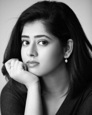 Ditipriya Roy Instagram - But I can see us lost in the memories…… 
.
.
.
.
.
.
.
.
.
.
. 
.📷 @abhinaskarphotography 
.💄 @makeupbysumanganguly 
.👗 Maa 
. 💇🏻‍♀️ @sontai_sontai1111 
.
.
. #potraits #shoot #monochrome #shorthair #lookbook #fashion #candid #positivity #memories #smile #eyes #instagood #instamood #instalove #instadaily #instaphoto