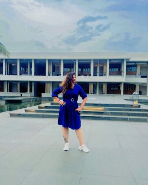 Divya Bharathi Vetrivel Instagram - Swipe for family pic 💙

👗 @parvathyofficial 💙
📸 @gayathrivetrivel 🤗

#nivashinidivya #nivashini_ma #frankapannuvom #instagood #instagirls #lovequotes #loveyourself