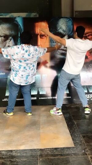 Divya Kumar Instagram - We both have been bLessed to be a small part of your everlasting journey in Indian cinema, Call us your fans or devotees , we will always love you and wish you the best in this universe 🙏❤️😇💕
This is for our beloved @iamsrk …. #JAWAN is BLOCKBUSTER of this century .. Dil, Jigar, Jaan, one&only SHAH RUKH KHAN.. @iamsrk ❤️❤️❤️
.
.
@atlee47 @nayanthara @farahkhankunder @anirudhofficial @arijitsingh @shilparao @_gauravverma 
.
.
🎥- @hereissanjana thank you💕
.
.
#jawan #shahrukhkhan #fanforever #fanforlife #blockbusterofthecentuary #srklovers #srkian #srkfanclub #srkuniverse #reelsinstagram #reel #reelsindia #brothers #divyakumar #himanshuparihar