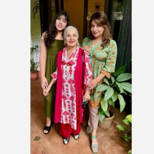 Divya Seth Shah Instagram - DNA is the only Reality
Everything else is so much hard work 😁

Thank you to the Mothership 💪🏻

.

.

.

#dna #worth #reality