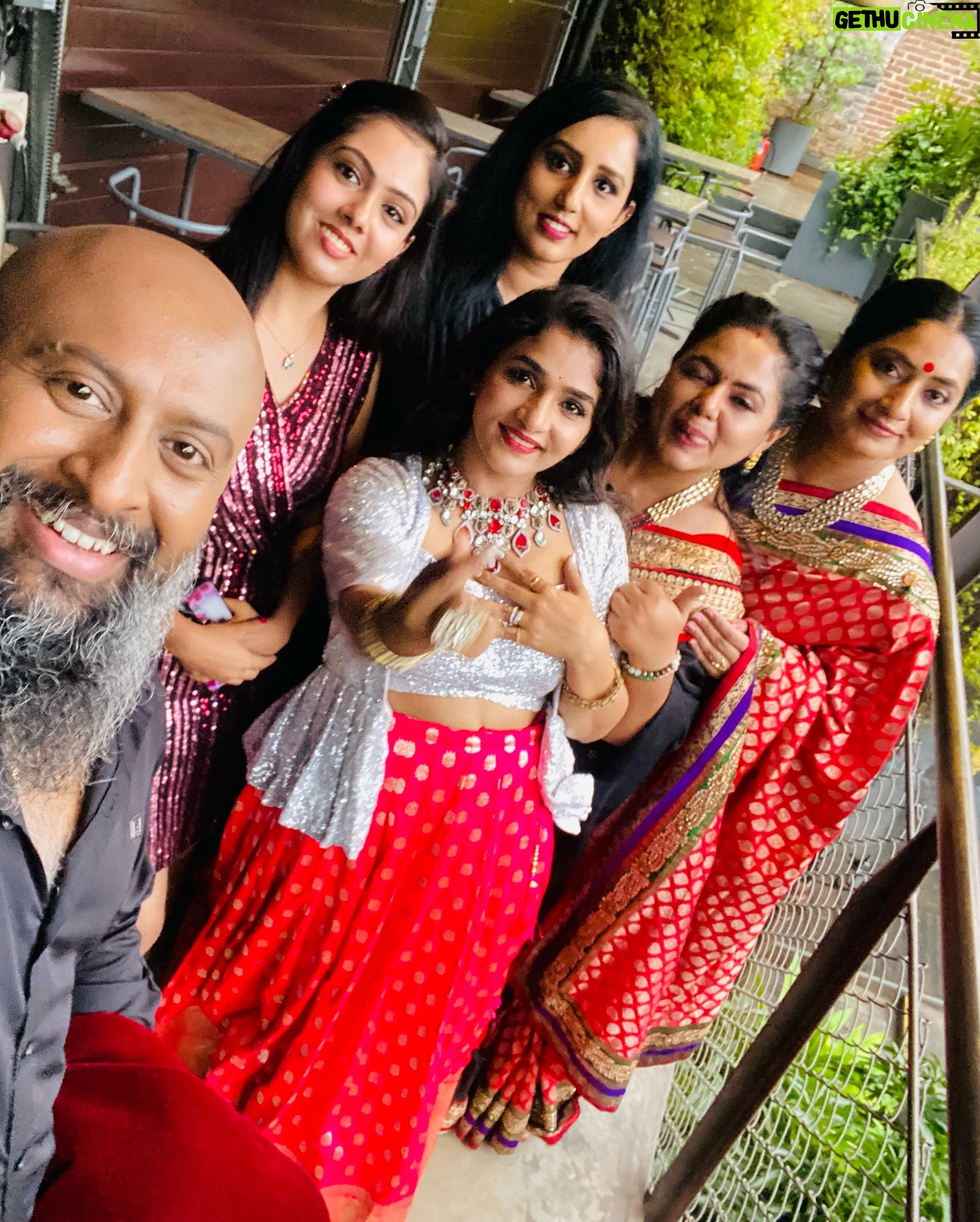 Divya Uruduga - 182.3K Likes - ಮುದ್ದು ಕನ್ನಡತಿ!♥️
@iampoojagandhi__publicfigure
& my lovely onscreen Family♥️
📸 : offscreen cool vajreshwari🧸🤗 @soniaponnamma